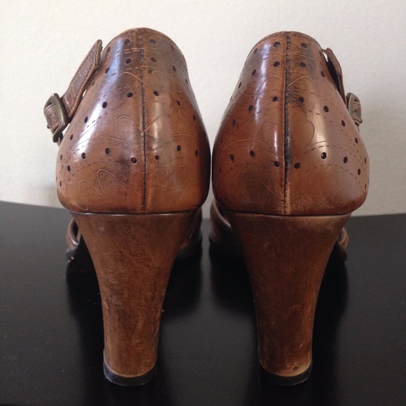 Vintage Italian Leather Via Spiga T-Strap Heels - Picture 5 of 7